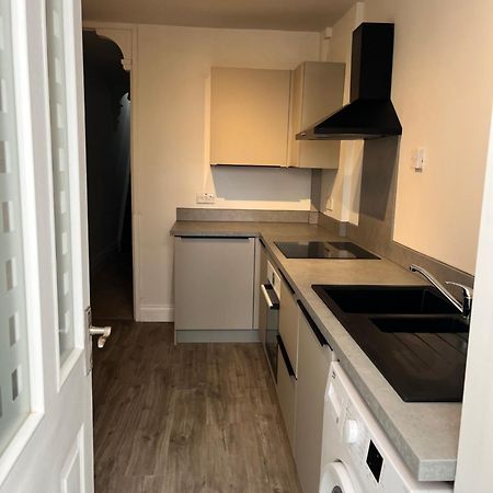 Southsea Homestays - Three Bedroom Home, Sleeps 8 - With Garden & Hot Tub Portsmouth Buitenkant foto