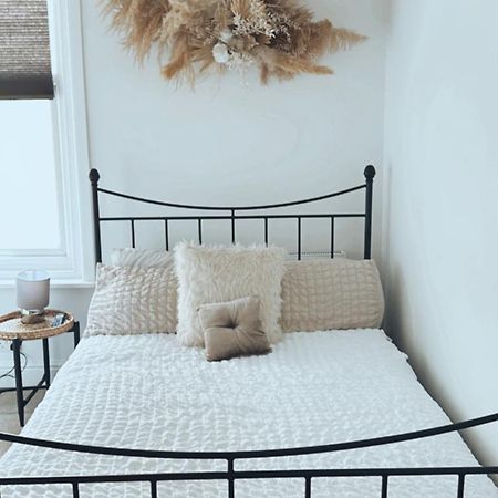 Southsea Homestays - Three Bedroom Home, Sleeps 8 - With Garden & Hot Tub Portsmouth Buitenkant foto