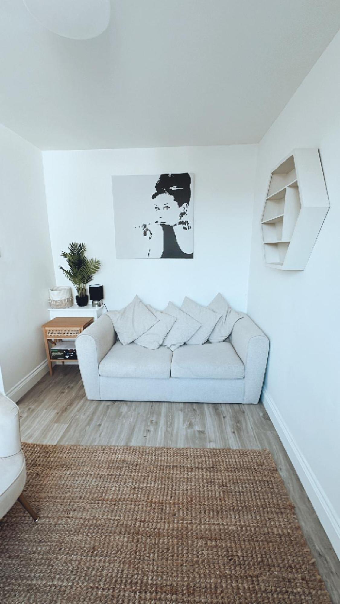 Southsea Homestays - Three Bedroom Home, Sleeps 8 - With Garden & Hot Tub Portsmouth Buitenkant foto
